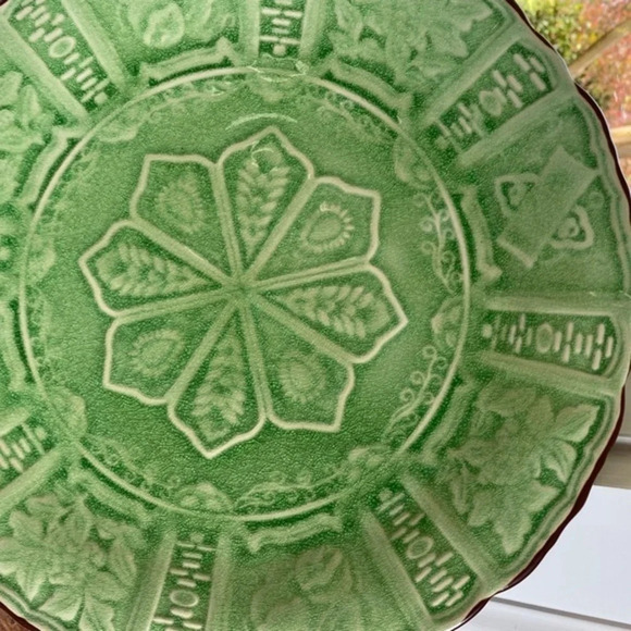 Large Decorative Green Plate - Picture 3 of 4